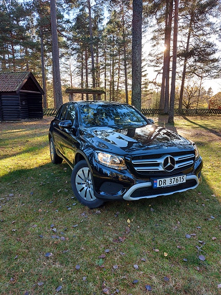 Mercedes-Benz GLC350 e 14 of 30