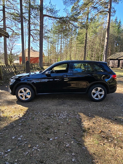 Mercedes-Benz GLC350 e 5 of 30