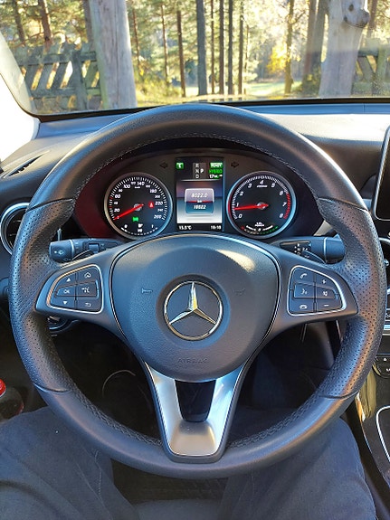 Mercedes-Benz GLC350 e 10 of 30