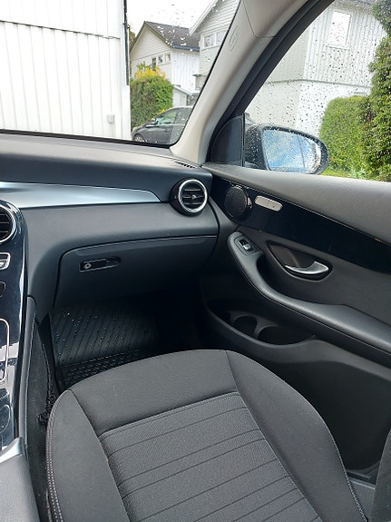 Mercedes-Benz GLC350 e 30 of 30