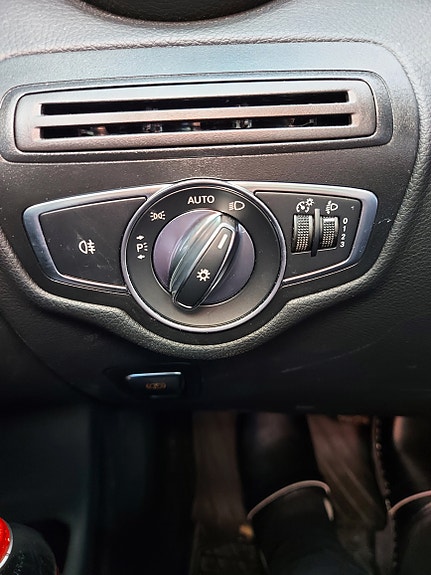 Mercedes-Benz GLC350 e 12 of 30