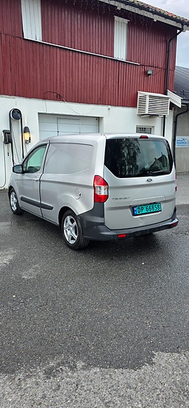 Ford Transit Courier 3 of 5