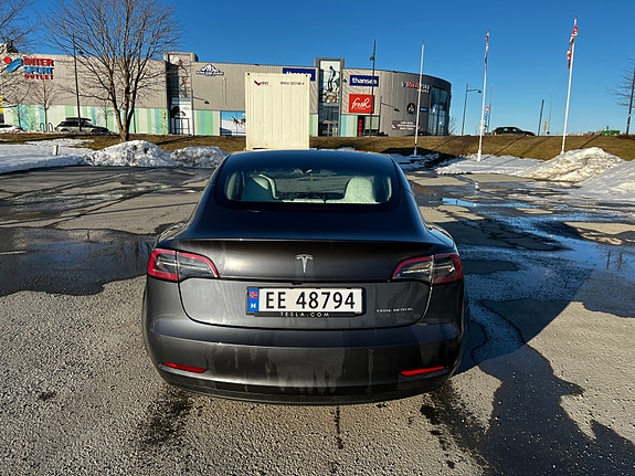Tesla Model 3 4 of 5