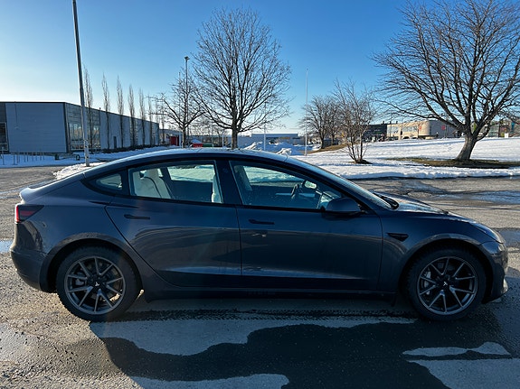 Tesla Model 3 3 of 5