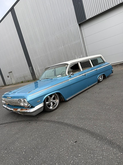 Chevrolet Impala 2 of 5