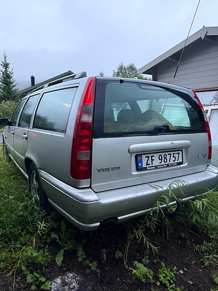 Volvo V70 4 of 5