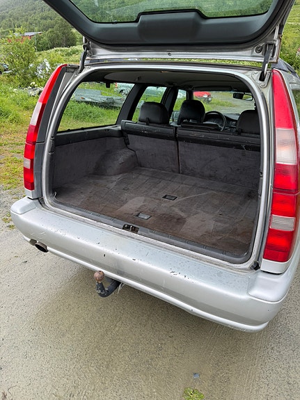 Volvo V70 11 of 14