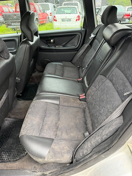 Volvo V70 12 of 14