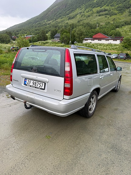 Volvo V70 9 of 14