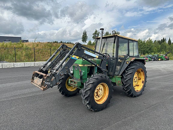 John Deere 2040
