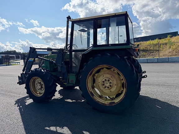 John Deere 2040 7 of 30