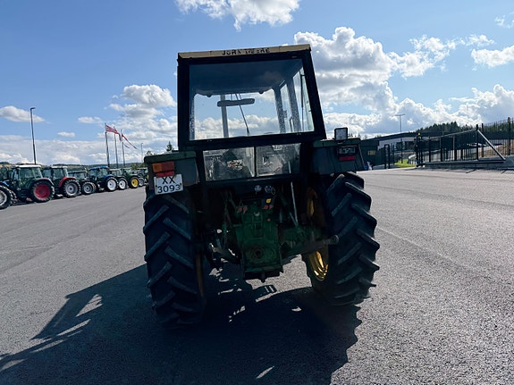 John Deere 2040 10 of 30