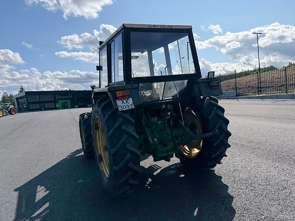 John Deere 2040 9 of 30