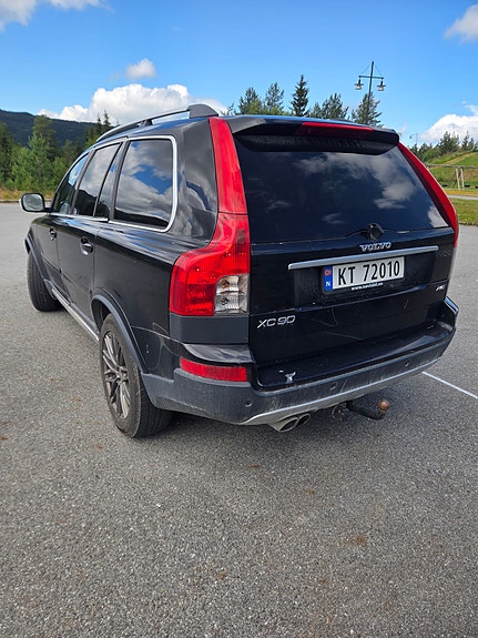 Volvo XC90 2 of 5