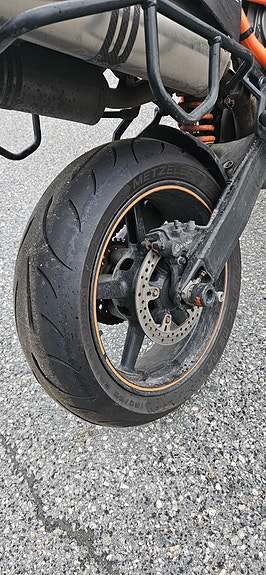 KTM 950 Supermoto 8 of 11