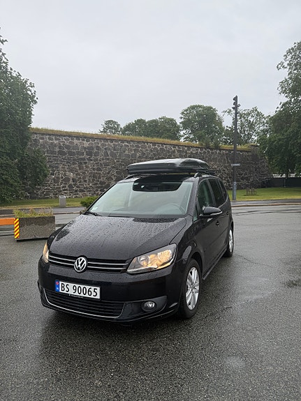 Volkswagen Touran 2 of 5