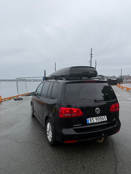 Volkswagen Touran 4 of 5