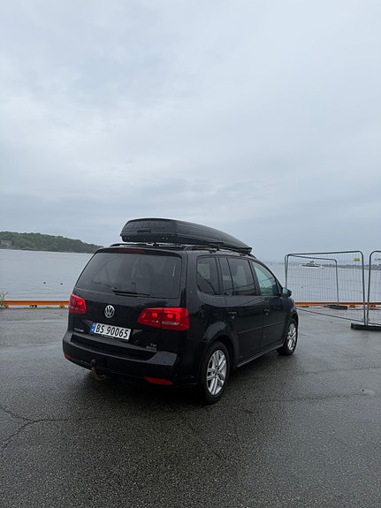 Volkswagen Touran 3 of 5