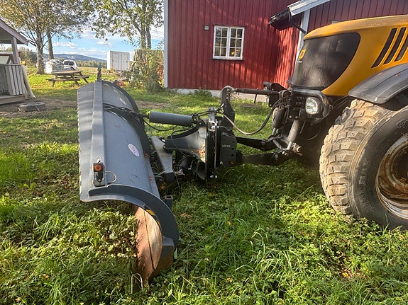 JCB Fastrack - lav timestand - 4x4 - brøyterigget - lametal skjær - tokvam snøfres - 4 doble uttak 15 of 30