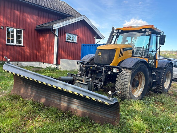 JCB Fastrack - lav timestand - 4x4 - brøyterigget - lametal skjær - tokvam snøfres - 4 doble uttak