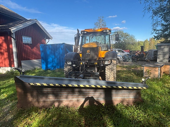 JCB Fastrack - lav timestand - 4x4 - brøyterigget - lametal skjær - tokvam snøfres - 4 doble uttak 7 of 30