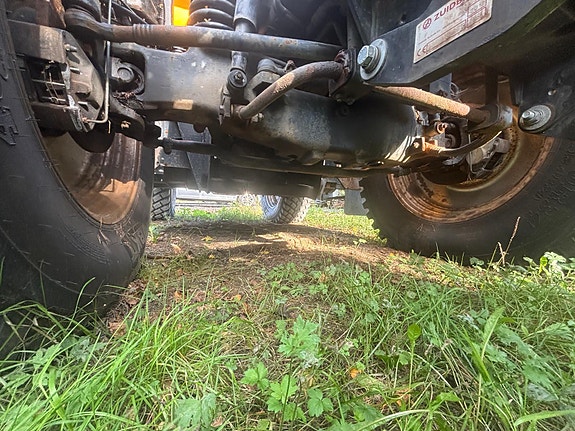 JCB Fastrack - lav timestand - 4x4 - brøyterigget - lametal skjær - tokvam snøfres - 4 doble uttak 28 of 30