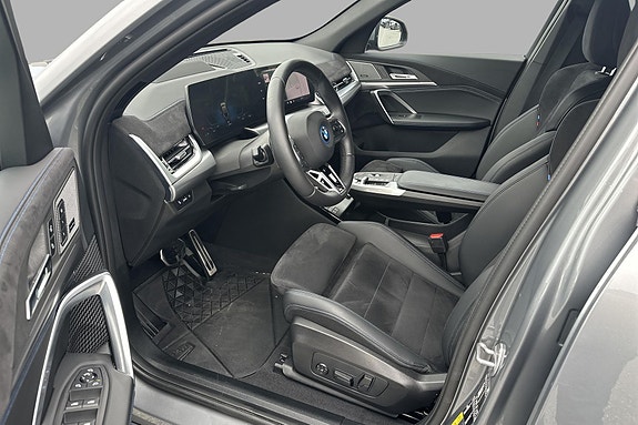 BMW iX2 11 of 30