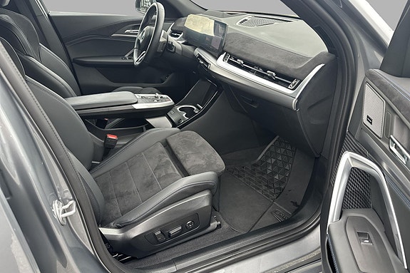 BMW iX2 16 of 30
