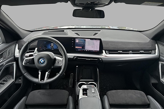 BMW iX2 10 of 30
