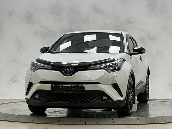 Toyota C-HR 2 of 5