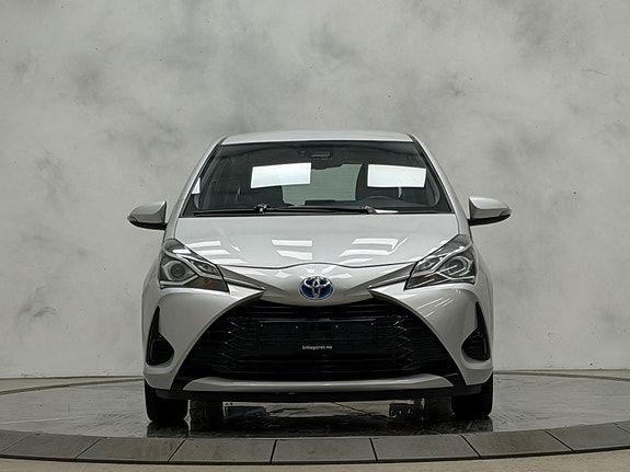 Toyota Yaris 3 of 5