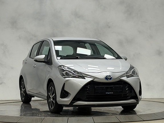 Toyota Yaris 2 of 5