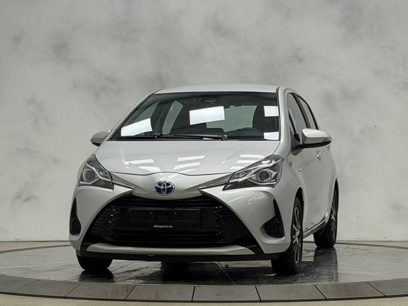 Toyota Yaris 4 of 5