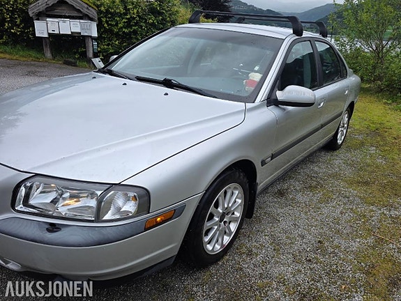Volvo S80 3 of 5