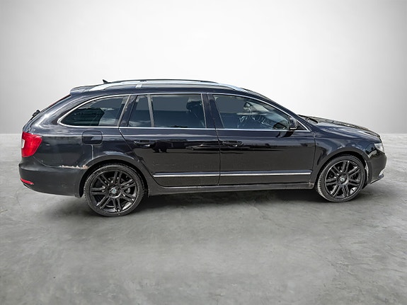 Skoda Superb 2 of 5