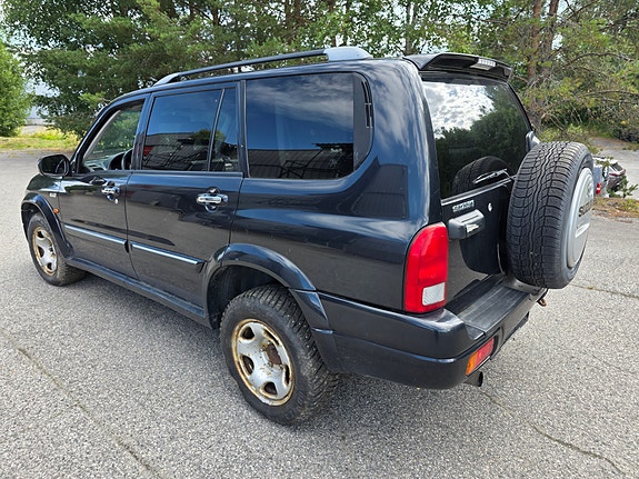 Suzuki XL7 4 of 5
