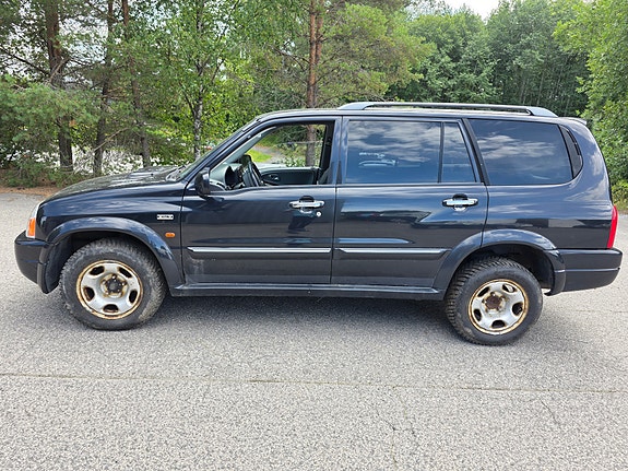 Suzuki XL7 3 of 5