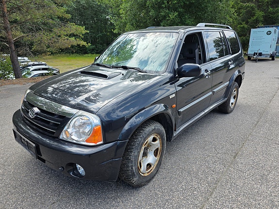 Suzuki XL7 2 of 5
