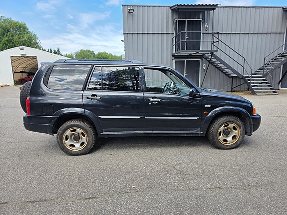 Suzuki XL7 7 of 15