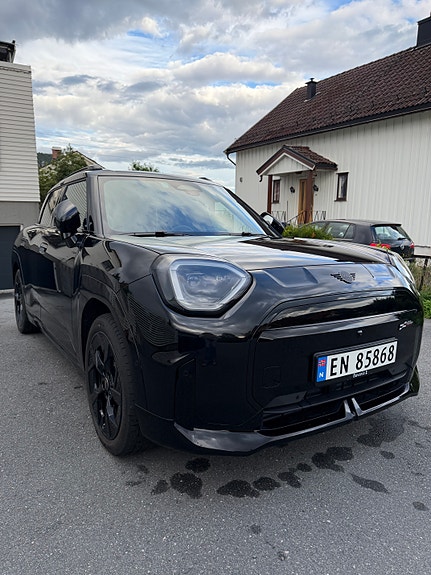 MINI Aceman SE 3 of 5