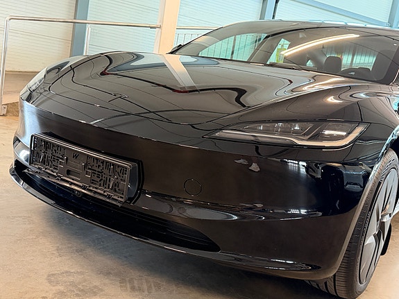 Tesla Model 3 3 of 5