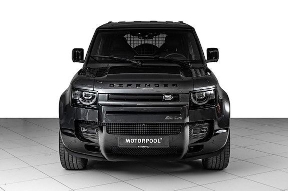 Land Rover Defender 110 4 of 5