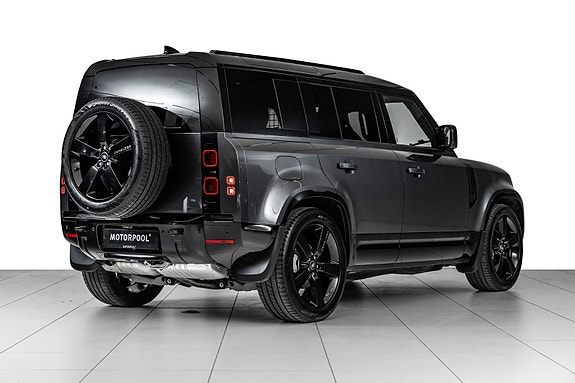Land Rover Defender 110 2 of 5
