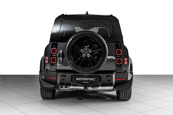 Land Rover Defender 110 5 of 5
