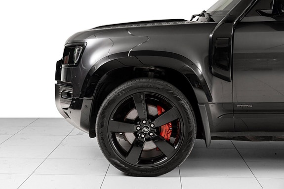 Land Rover Defender 110 16 of 30