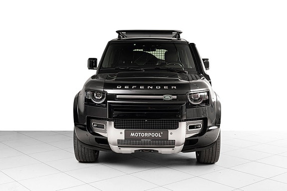 Land Rover Defender 110 4 of 5