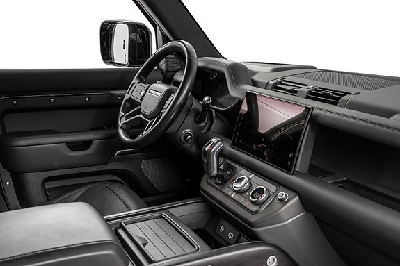 Land Rover Defender 110 8 of 30