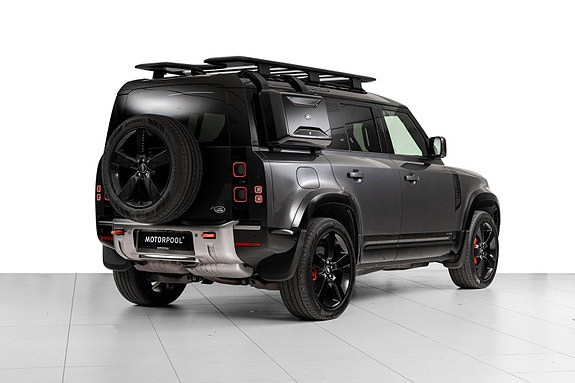 Land Rover Defender 110 2 of 5