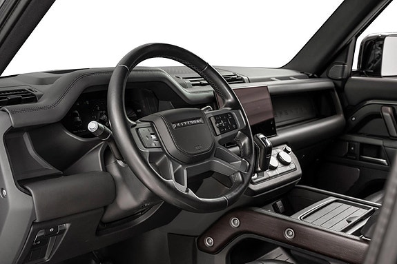 Land Rover Defender 110 7 of 30