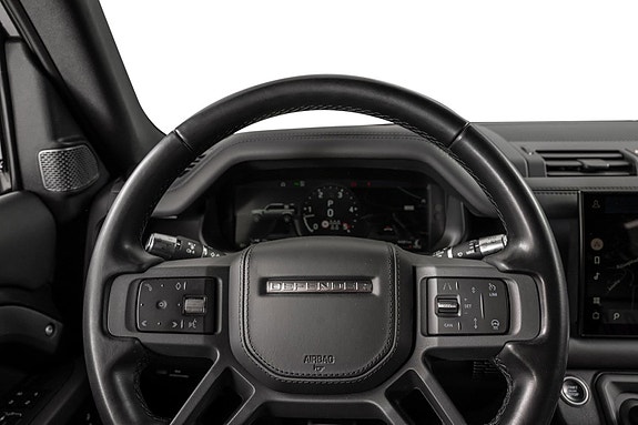 Land Rover Defender 110 10 of 30